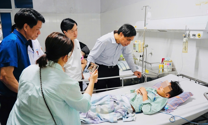 Cập nhật tình hình sức khỏe các nạn nhân vụ lật tàu trên Vịnh Hạ Long