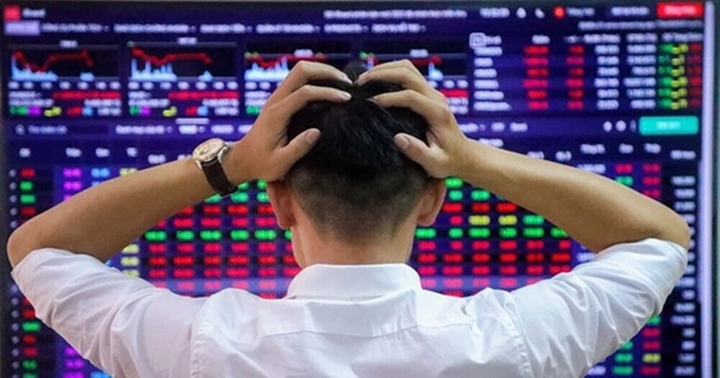 Giảm hơn 23 điểm, VN-Index mất mốc cao nhất mọi thời đại