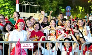 Cần mang theo những gì khi đi xem diễu binh, diễu hành để giữ sức khỏe?