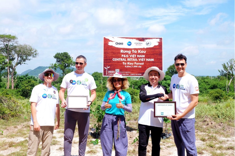 P&G và Central Retail Việt Nam tổ chức Ngày hội trồng rừng ở Tà Kóu năm 2025