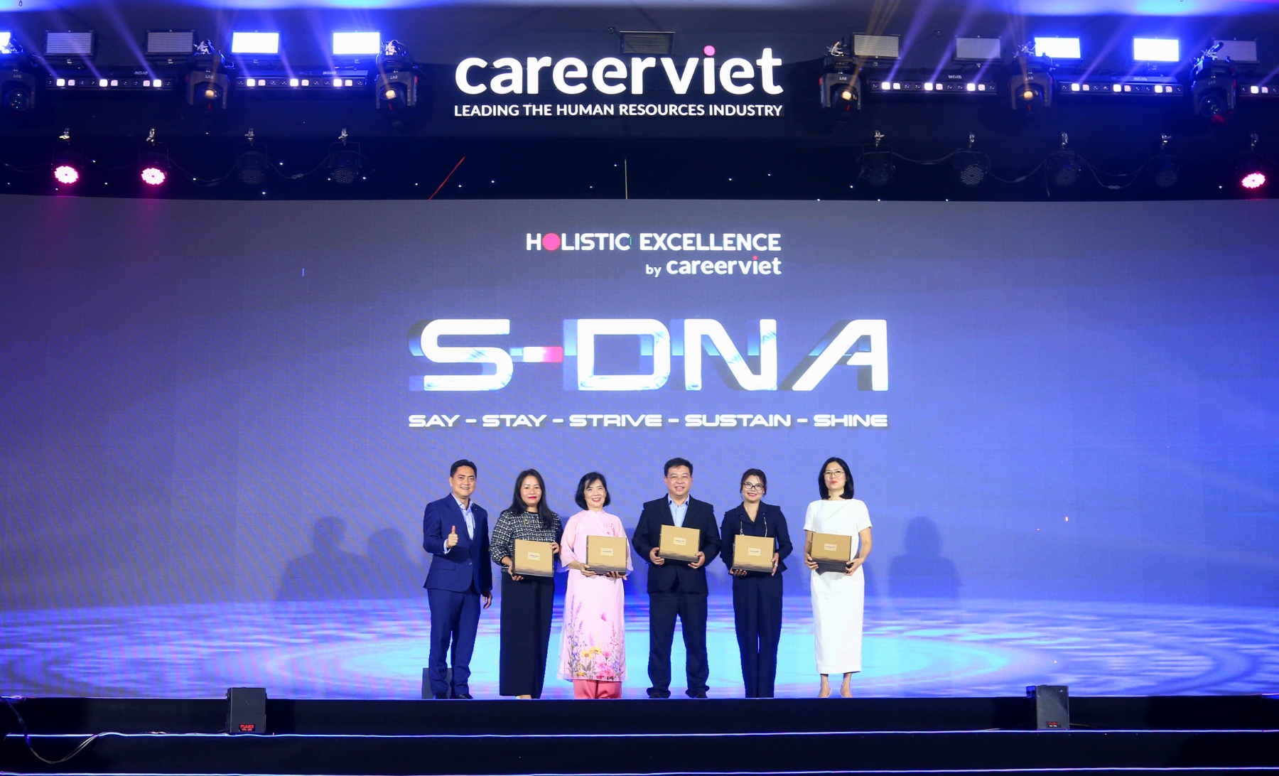 Vinh danh Doanh nghiệp Yêu thích 2025 