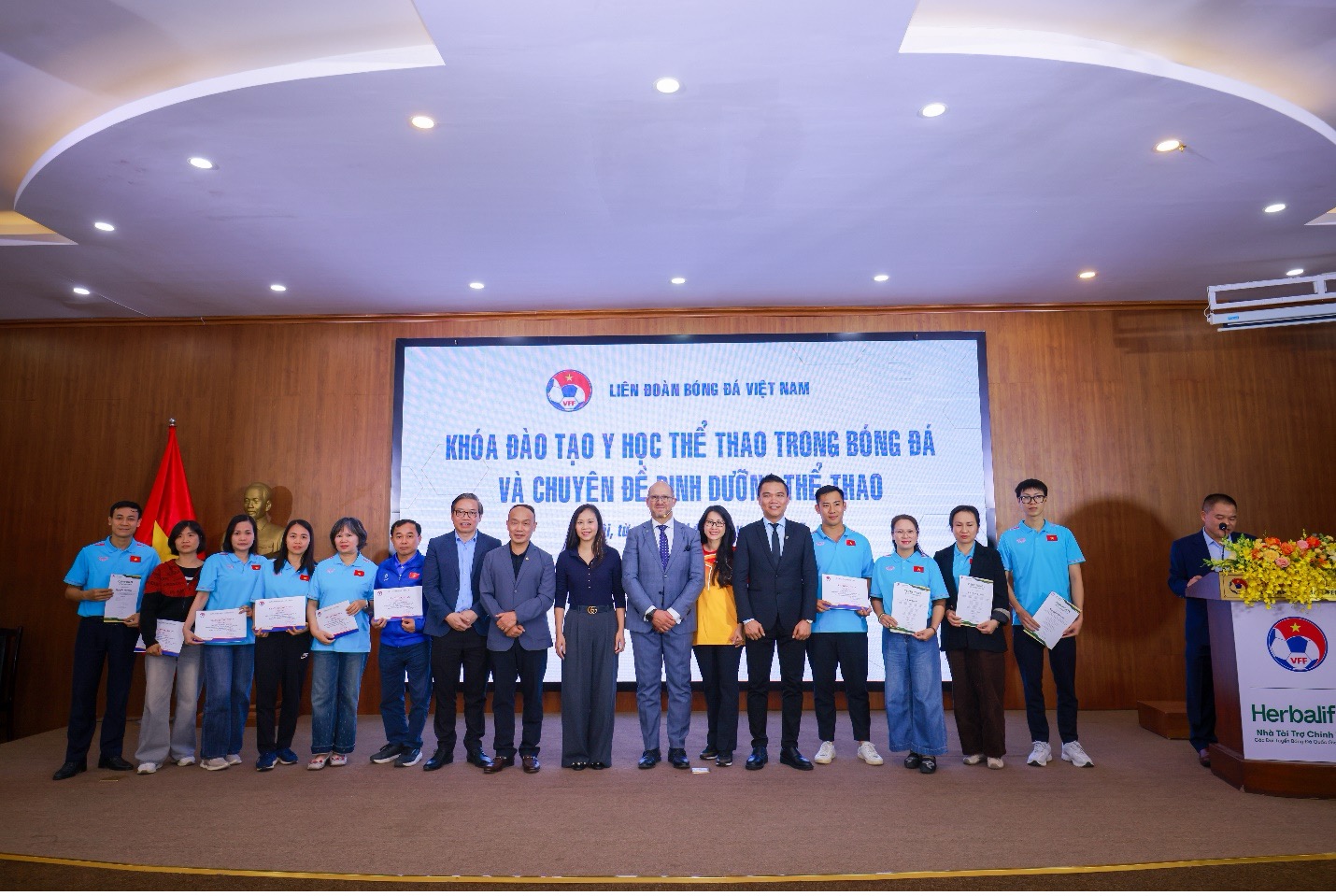 Herbalife Vietnam đồng hành cùng Liên Đoàn Bóng Đá Việt Nam tổ chức buổi đào tạo về dinh dưỡng thể thao nâng cao cho các huấn luyện viên và cầu thủ bóng đá