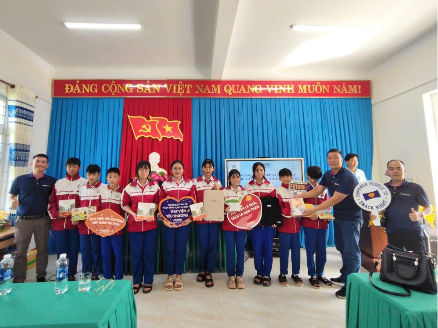 Mondelez Kinh Đô hỗ trợ học tập cho trẻ em vùng xa qua dự án “Thư viện Yêu thương” 