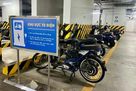 Bộ Xây dựng 'giục' hoàn thiện quy chuẩn đối với chung cư có lắp trụ sạc xe điện