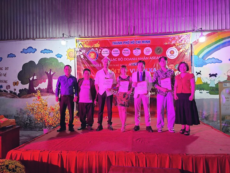 Tiệc tất niên Hội Quán Nghệ Thuật  kỷ niệm 22 năm hoạt động xã hội