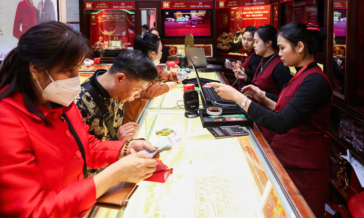 Giá vàng 'nhảy múa' do căng thẳng Trung Đông, có nên mua lúc này?