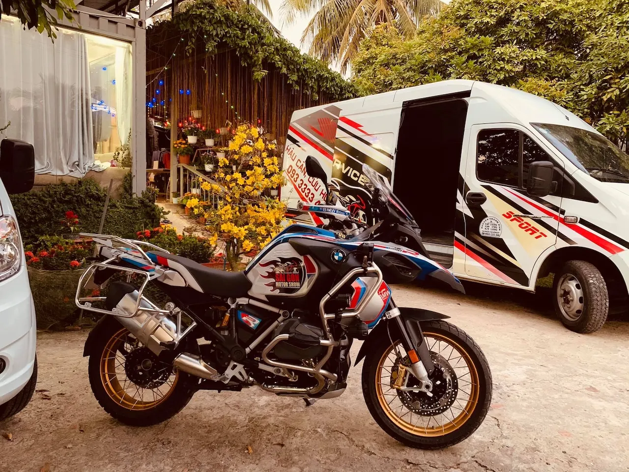 Qua ải thợ máy nhiều năm kinh nghiệm, tải van GAZ “cân đẹp” dàn siêu mô tô