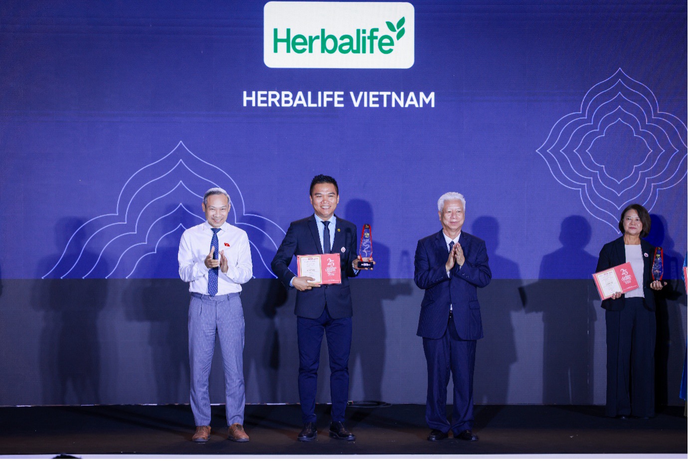 Herbalife được vinh danh TOP 10 DOANH NGHIỆP VÌ CUỘC SỐNG CỘNG ĐỒNG 2025-2026 tại Giải thưởng Rồng Vàng 2026