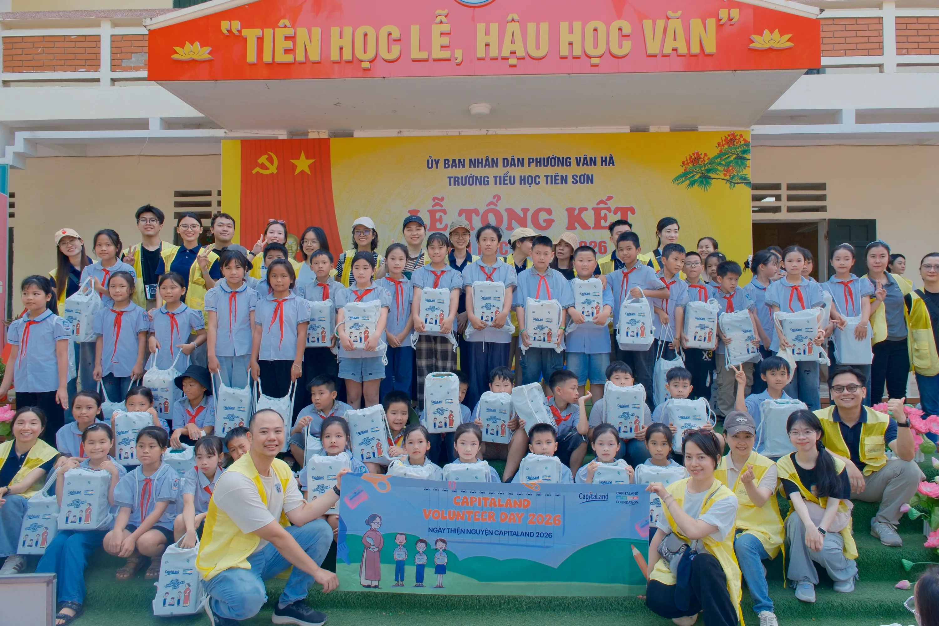 CapitaLand Development trao tặng dụng cụ học tập cho hơn 2.000 học sinh tại năm điểm trường khắp Việt Nam, trong khuôn khổ Chương trình Trường học CapitaLand Hy vọng