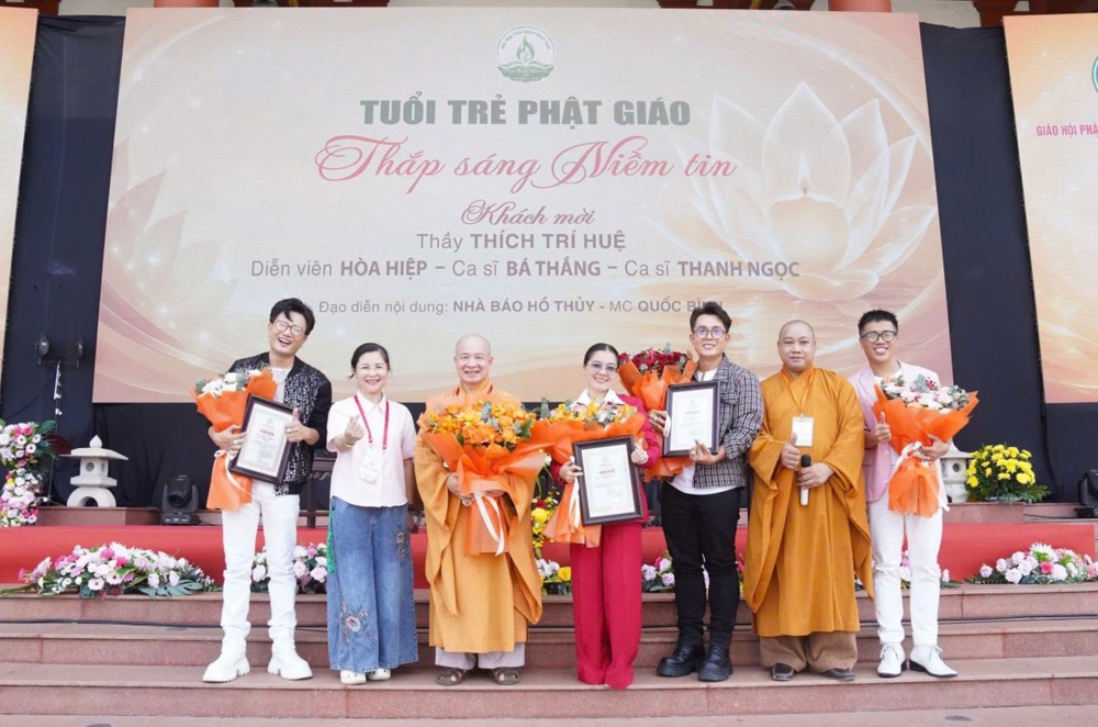 Đồng Nai: Không còn khoảng cách: Nghệ sĩ hòa cùng hơn 3.500 trại sinh trong Talk show 